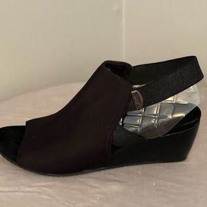 Anne Klein black wedges